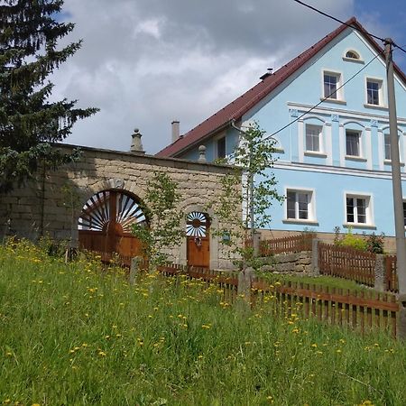 Statek Bily Dvur - Bely Hotel Machov Luaran gambar