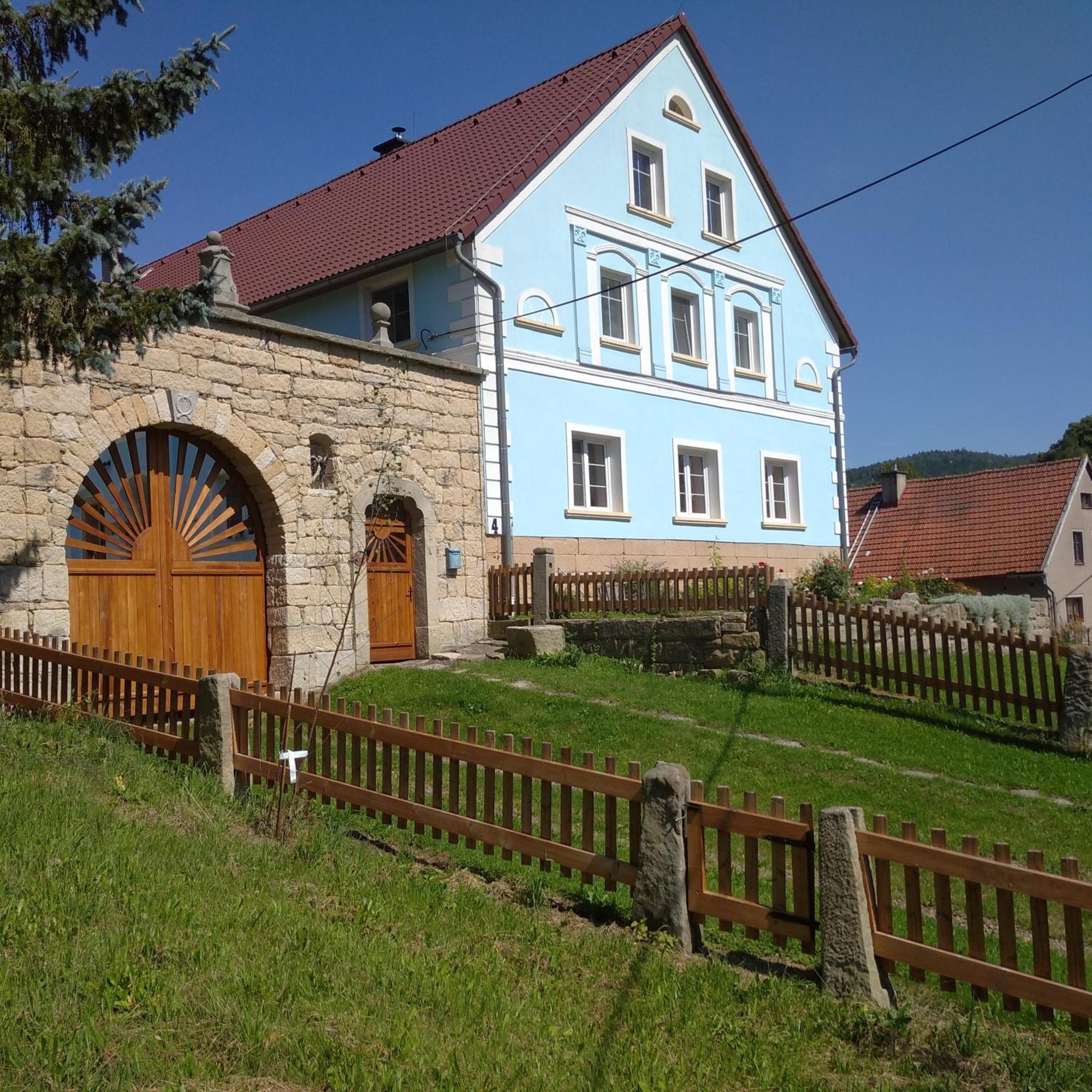 Statek Bily Dvur - Bely Hotel Machov Luaran gambar