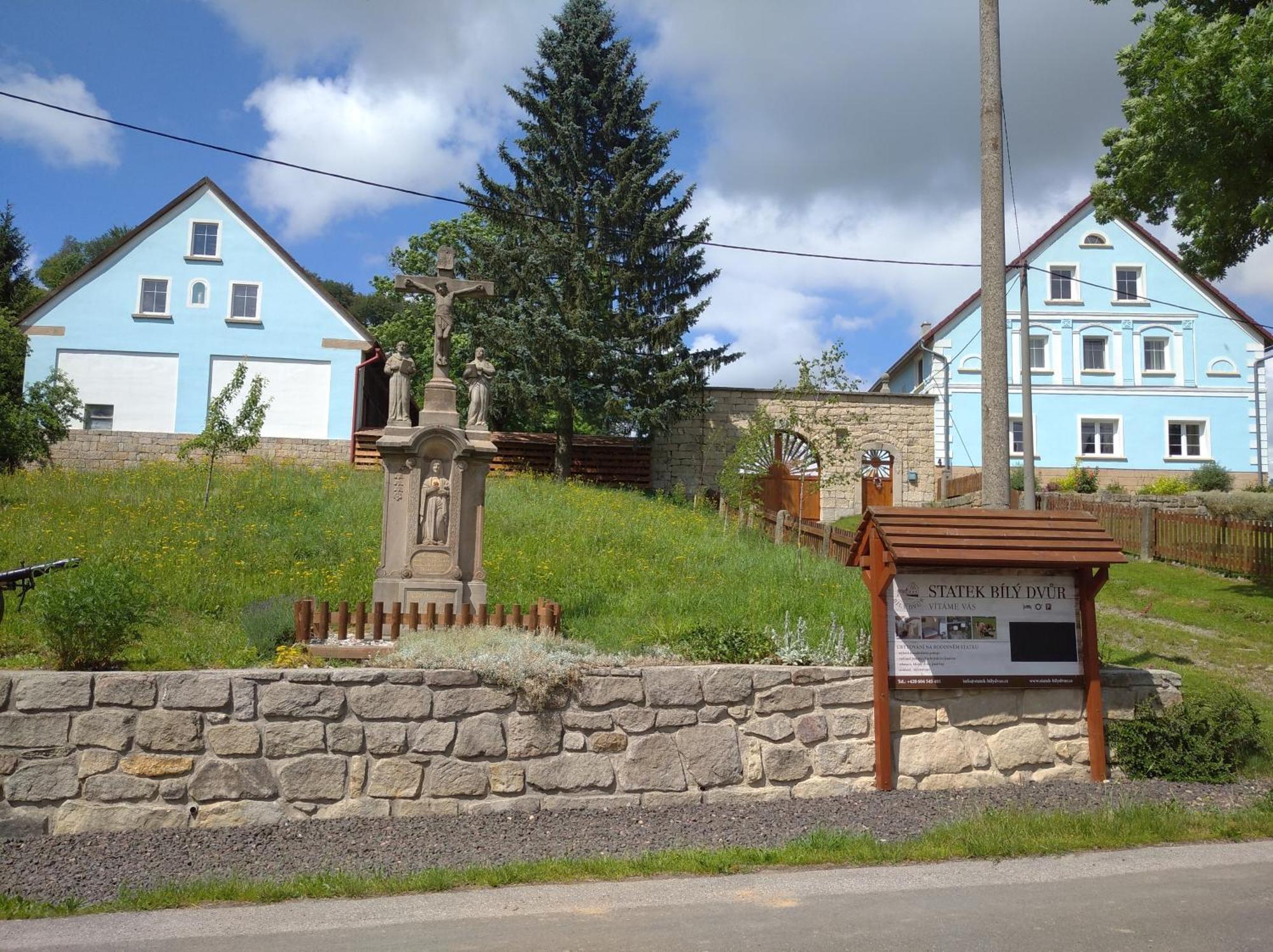 Statek Bily Dvur - Bely Hotel Machov Luaran gambar