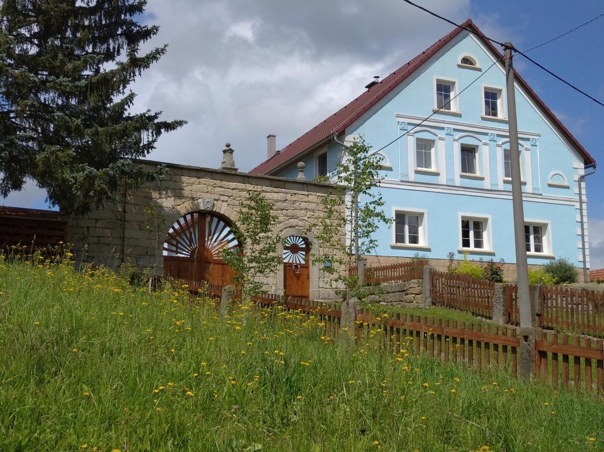 Statek Bily Dvur - Bely Hotel Machov Luaran gambar